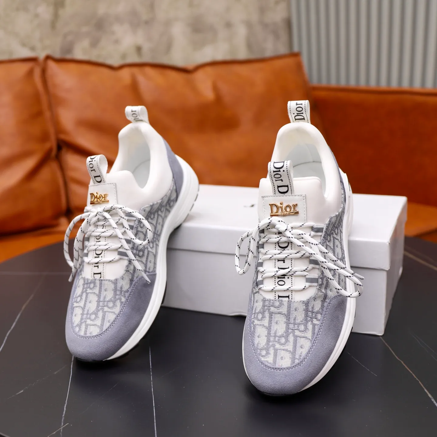 Ex-factory price: 440💰🙅‍♂️🙅‍♂️🙅‍♂️ Brand: Dior DIOR Standard code: 38-44 (45 customized) Grade: Same as the official website Material: Original material splicing Comfortable and breathable lining Lightweight and wear-resistant sports outsole Style category: Men's fashionable casual shoes Running sneakers Distinguished luxury brand elements Top luxury Color: actual picture color